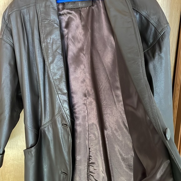 Women’s long brown leather coat. - Picture 11 of 11